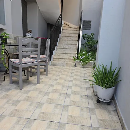 Lap Apartment